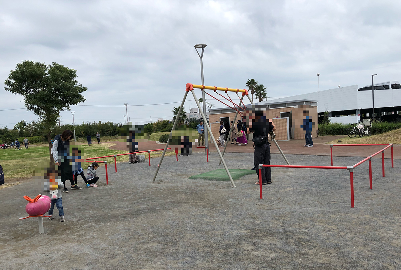 イオンモール幕張新都心の目の前にある 豊砂公園 は広々とした敷地に遊具がたくさん のびのび遊べる公園