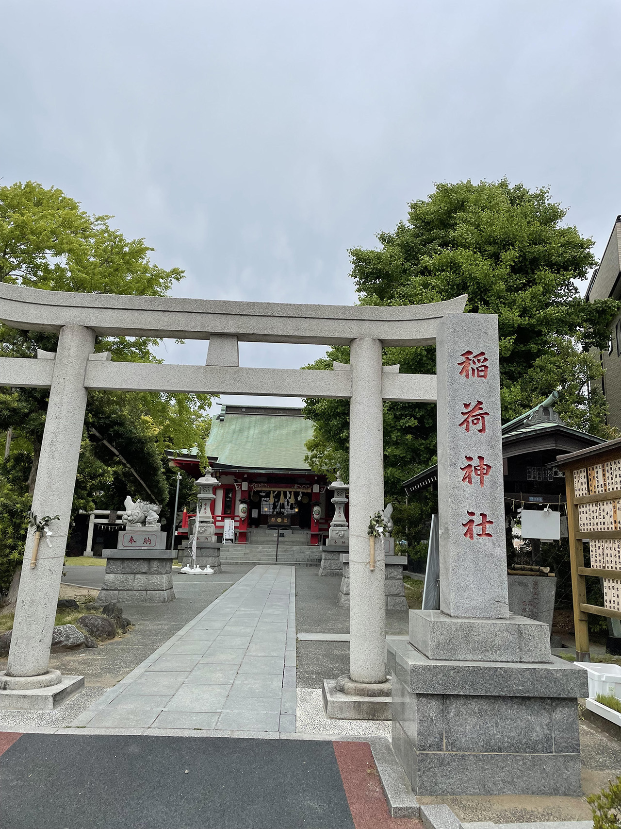 浦安三社 稲荷神社の外観